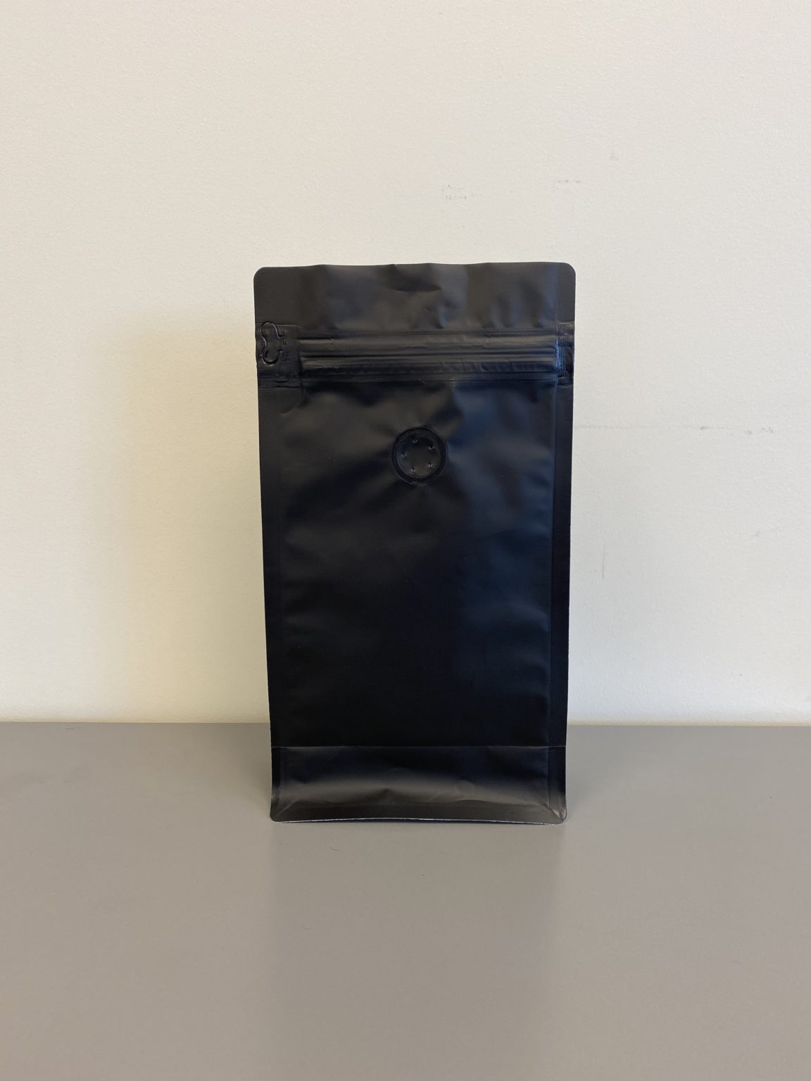 Coffee Pouches + Pull Tab Ziplock (Matte Black) | Caspak Packaging New ...